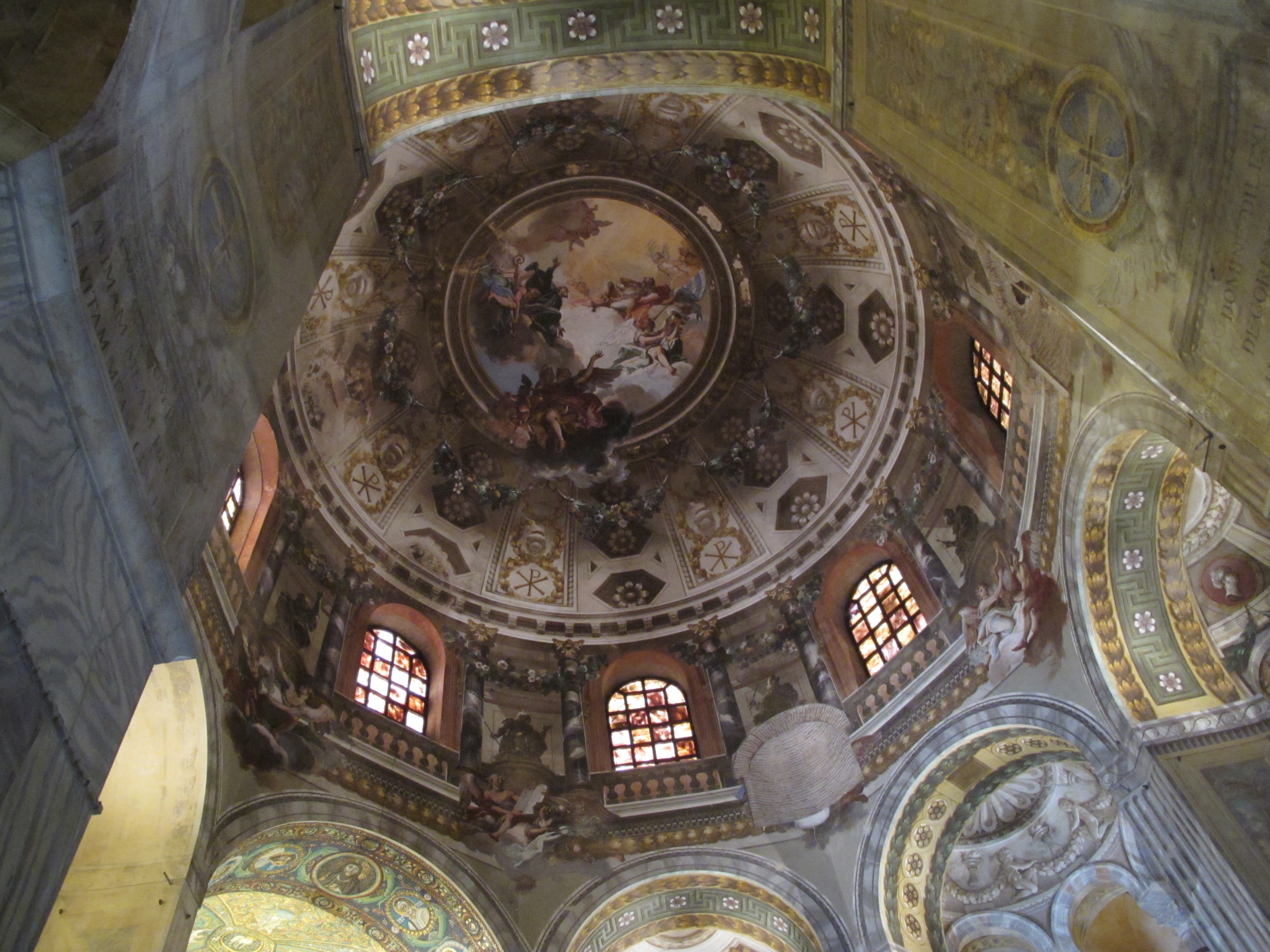 Главный купол базилики Сан-Витале